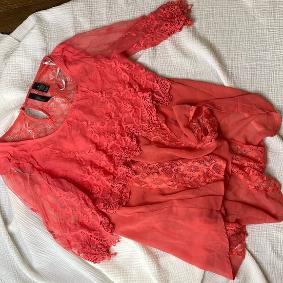 Coral lace top - Picture 1 of 4